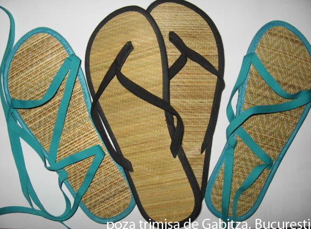 Sandale din rafie de la Beau Monde si Slapi de plaja de la InStyle ~~ 2010