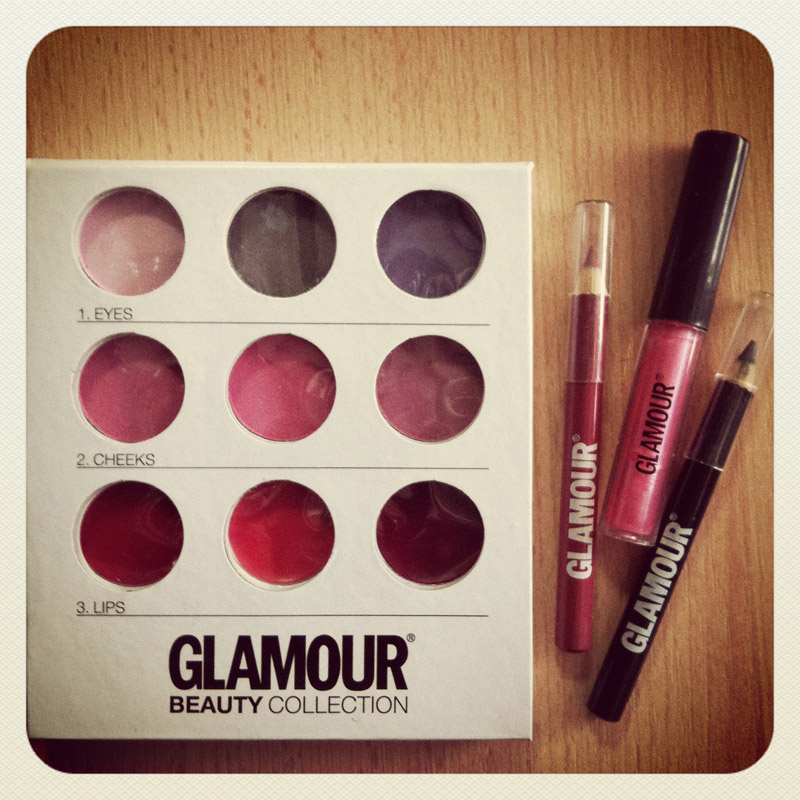 Detaliu pentru Glamour  Beauty Collection ~~ Decembrie 2012 ~~ Pret revista+cadou: 10 lei