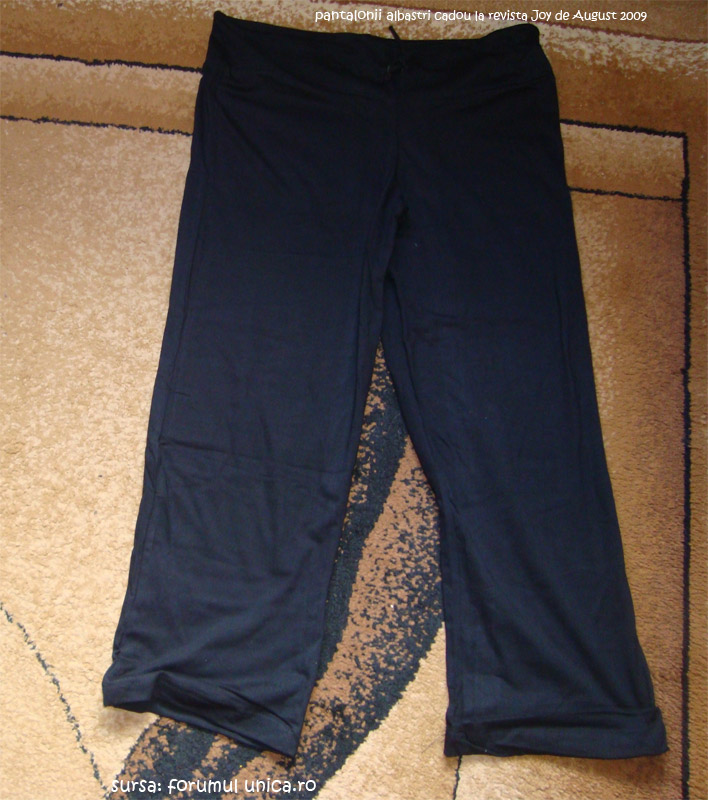 Pantaloni lungi albastri pentru sport, cadou la revista Joy :: August 2009