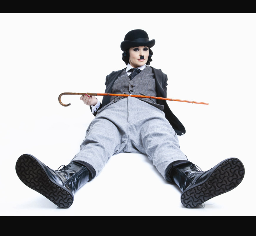 Andreea Marin Banica intruchipandu-l pe Charlie Chaplin pentru Tabu, editia de Noiembrie 2010