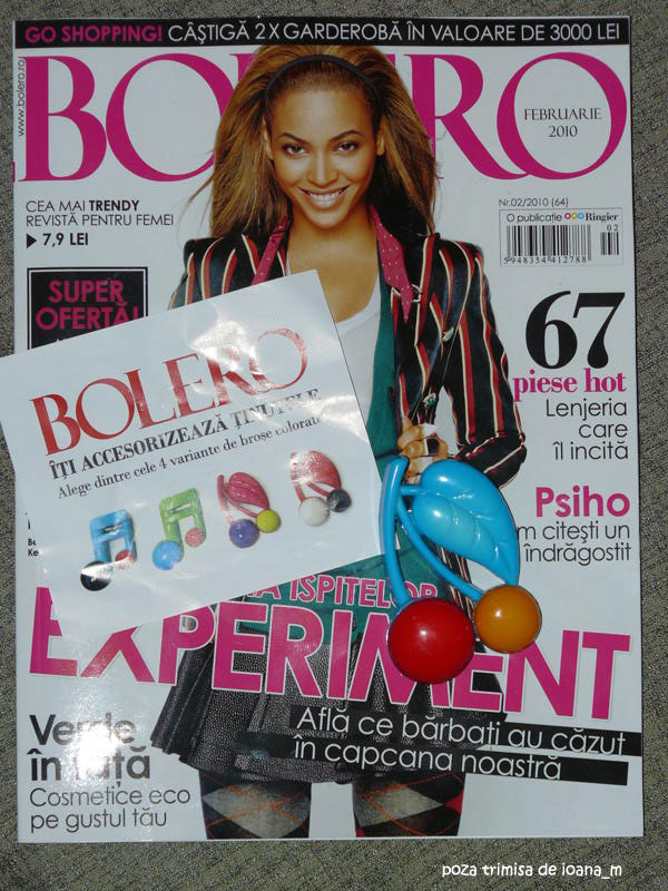 Brosa de plastic colorata, cadou la revista Bolero ~~ Februarie 2010